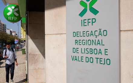 Salário médio das ofertas do IEFP foi de 910 euros