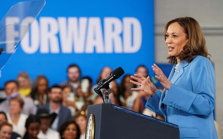 Kamala Harris promete construir 'economia de oportunidades'