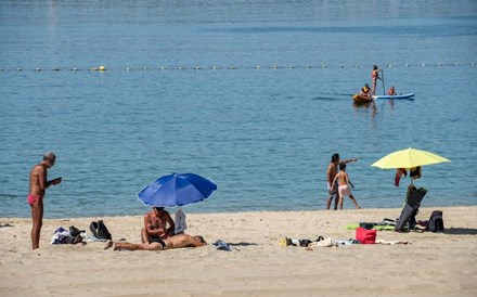 Aviso amarelo por tempo quente prolonga-se até segunda-feira em sete distritos