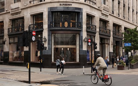 Histórica Burberry tem porta entreaberta para saída do FTSE 100