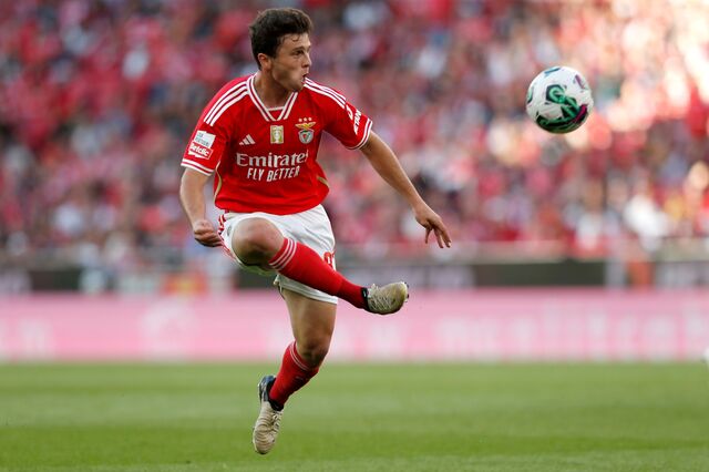Benfica vai encaixar 54 a 64 milhões de euros com transferência de João Neves para PSG