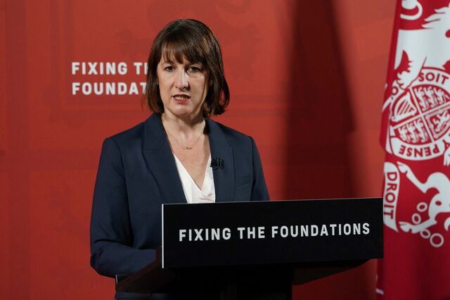 Chanceler britânica do Tesouro alerta para novos aumentos de impostos