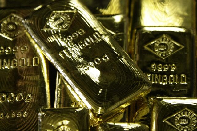 Ouro recua com liquidação de posições e interesse noutros ativos-refúgio