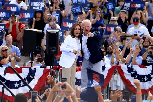 Kamala Harris chega à convenção democrata com sondagens a favor em estados cruciais