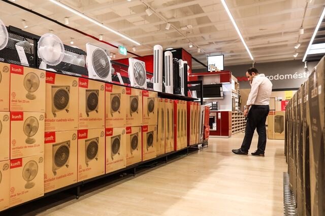 Famílias seguram PIB com aumento das grandes compras