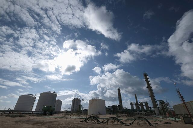 Líbia e Gaza levam Brent acima dos 80 dólares