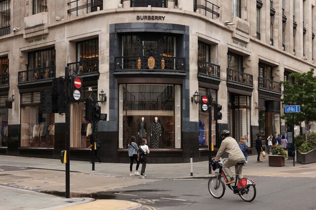 Burberry vai cortar custos após perder 88,9 milhões de euros no semestre