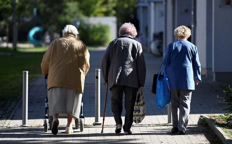 Os pensionistas com reformas mais baixas vão receber um suplemento extraordinário entre 200 e 100 euros no mês de outubro.