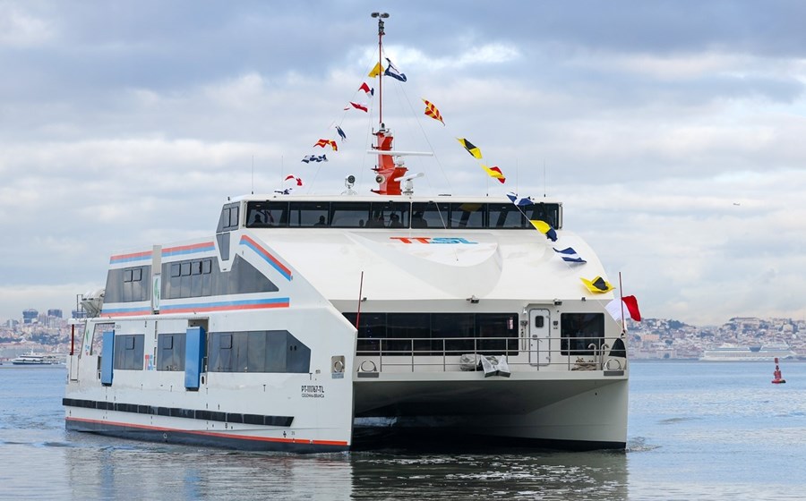 O Cegonha-Branca foi o primeiro dos dez navios elétricos a chegar.