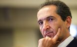 Patrick Drahi está a desmantelar o seu império para aliviar a gigantesca dívida.