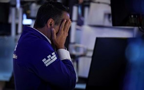 Wall Street fecha no vermelho. S&P 500 sofre maior queda deste ano