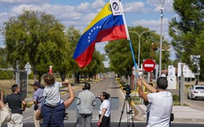 Venezuela prende alegados conspiradores. UE reúne de emergência