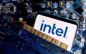 Intel deixa Europa de 'mãos a abanar' ao suspender investimentos no continente