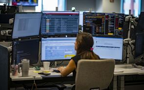 'Commodities' e defesa levam Europa a encerrar sem tendência definida