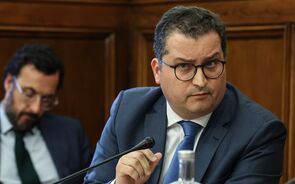 Excedente em contabilidade pública continua a subir, mas já com a receita a abrandar.