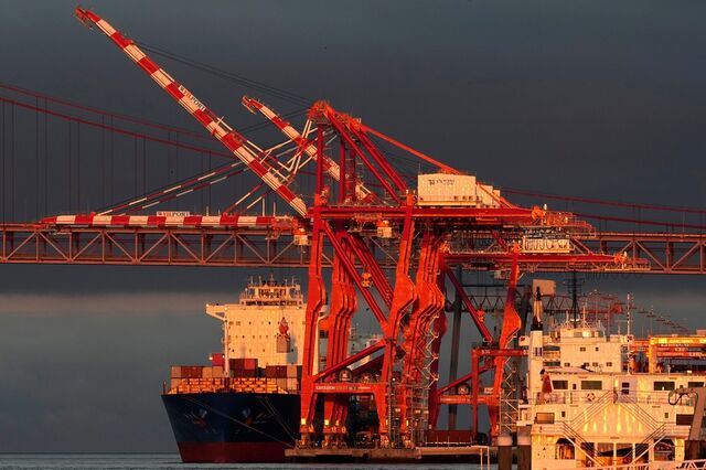 Exportações sobem 23,5% em julho, mais do que importações