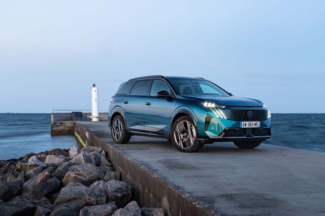 Peugeot E-5008. Famílias numerosas no alvo