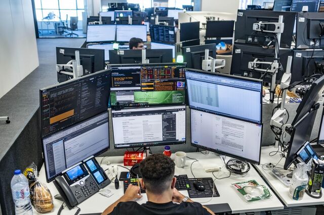 Europa fecha dividida em plena época de resultados. Aston Martin perde quase 10%