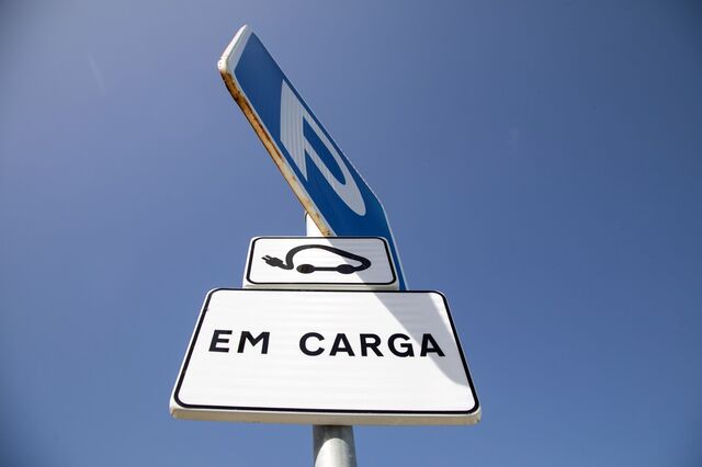 Governo quer simplificar regras para carregar elétricos
