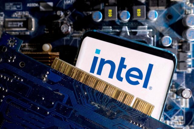 Intel deixa Europa de 'mãos a abanar' ao suspender investimentos no continente