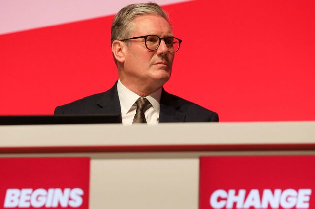 Primeiro-ministro britânico debaixo de fogo por cortar apoios a idosos