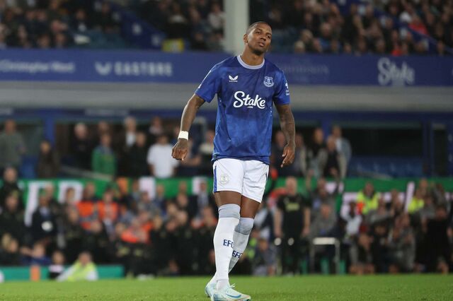 Dono da AS Roma bate John Textor e chega a acordo para comprar Everton