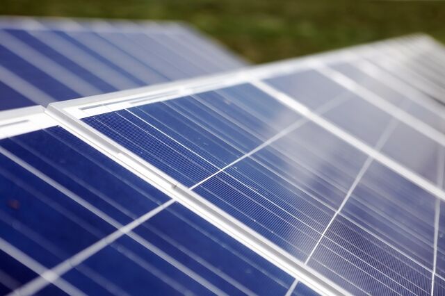 Mais de 50% da energia no mundo será renovável até 2030, diz AIE