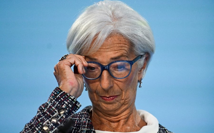 A presidente do Banco Central Europeu (BCE), Christine Lagarde, tem dito que cada decisão é tomada reunião a reunião e com base nos dados.