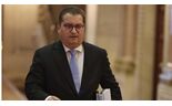 O ministro das Finanças apresenta o documento esta quinta-feira, um dia antes do fim do prazo previsto na lei.