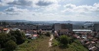 É neste terreno em Campanhã, entre a Rua de Justino Teixeira e as piscinas municipais do Porto, que vai nascer o novo estádio da cidade.