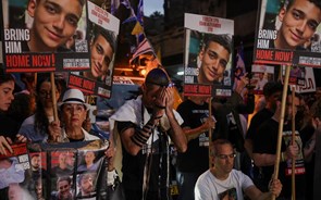 Homenagens e protestos assinalam um ano do ataque a Israel