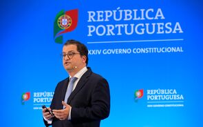 Governo disponível para aceitar propostas da oposição desde que mantenha excedente de 0,3%