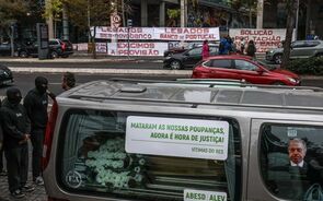 Lesados protestam junto ao Campus de Justiça