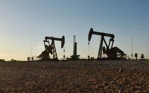 Receios de excedente no mercado sobrepõem-se a adiamento da OPEP+