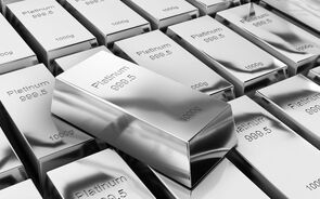 Platina atinge máximo desde 2014 e ofusca ligeira subida do ouro