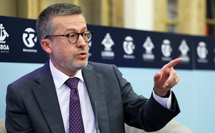 Carlos Moedas critica 'extremos' por fazerem 'guerra política' com habitação