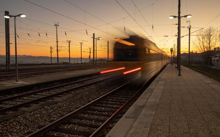 Descarbonização dos transportes requer reforço do modo ferroviário