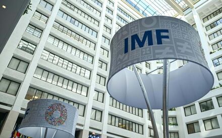 No caso de Portugal, a expectativa é de que a inflação atinja os 3,1% neste ano, e que recue para 2,3% em 2027. 