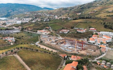 Nova adega da Granvinhos em Peso da Régua (foto de outubro de 2024, ainda em construção)