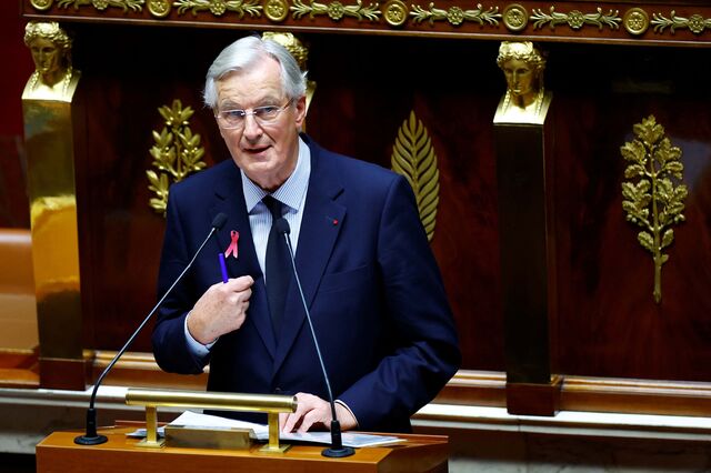 França adia défice nos 3% por dois anos e avança com cortes de despesa e subida de impostos