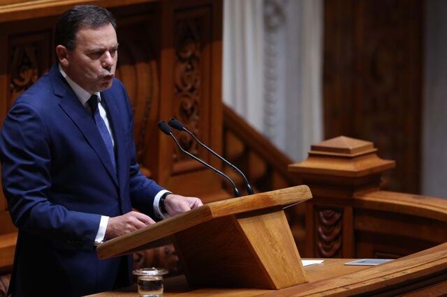Montenegro acena com semelhanças entre PS e Governo no IRC e IRS Jovem