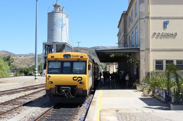 Linha do Douro suspensa entre Régua e Pocinho devido a descarrilamento