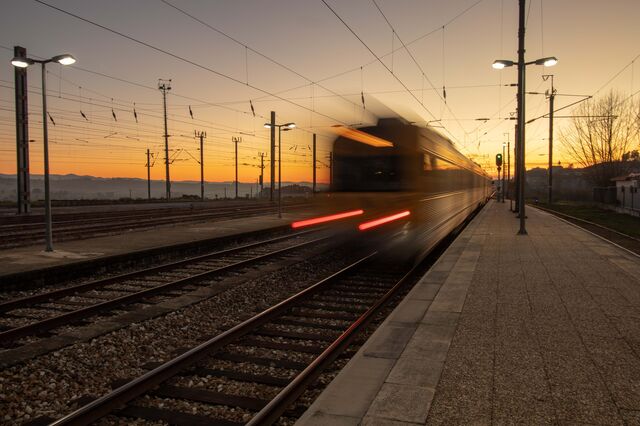 Descarbonização dos transportes requer reforço do modo ferroviário