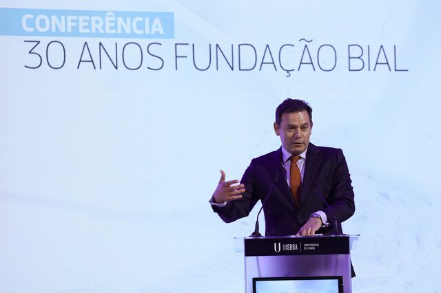Montenegro diz que governos 'têm de olhar para a frente' sem perder identidade