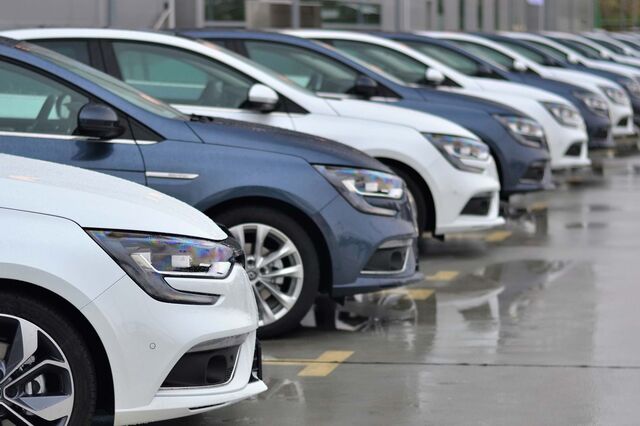 Mercado automóvel português com subida marginal até abril