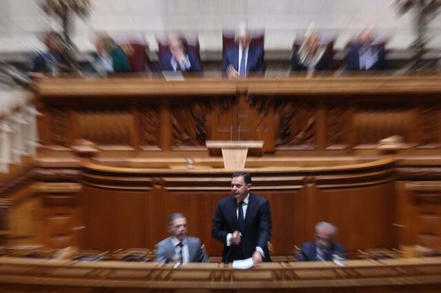 Primeira moção de censura ao Governo de Montenegro chumbada no Parlamento