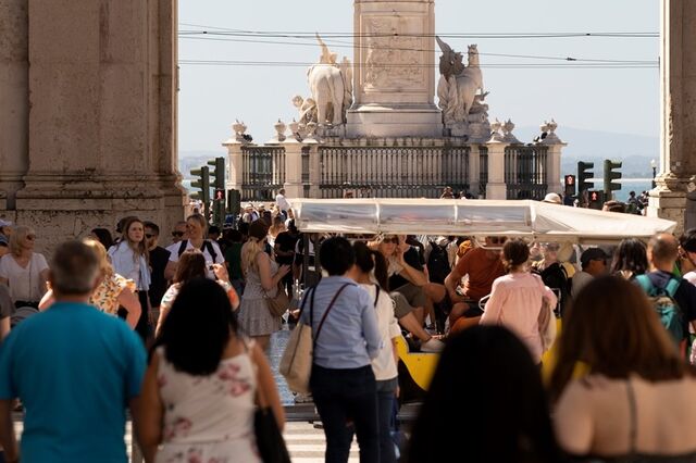 Exportações de turismo perdem terreno para outros serviços
