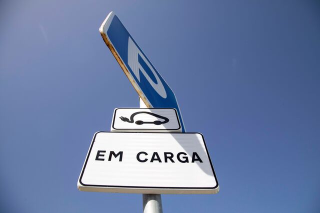 Revolução elétrica do Governo vem carregada de críticas