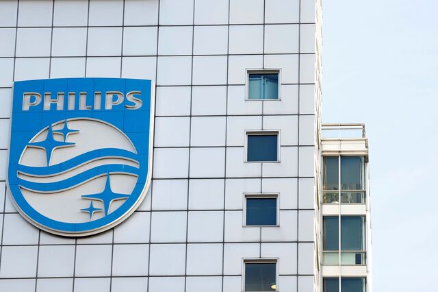 Philips dá maior tombo em bolsa deste século após rever em baixa vendas