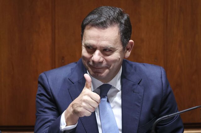 'Para que serviam as contas certas?' pergunta Montenegro que promete 'vida além do excedente'